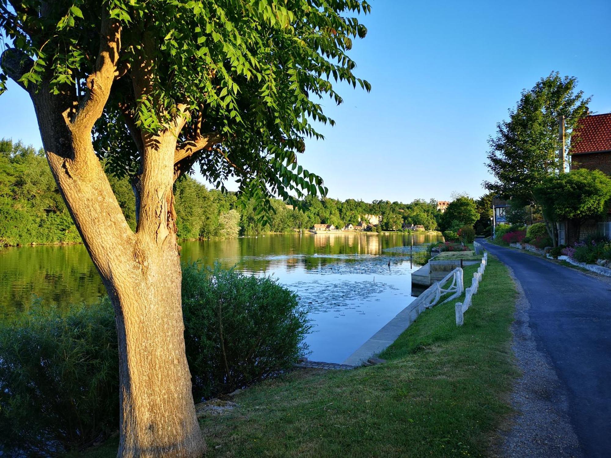 Les Jardins De Felicie Villa Poses Exterior photo