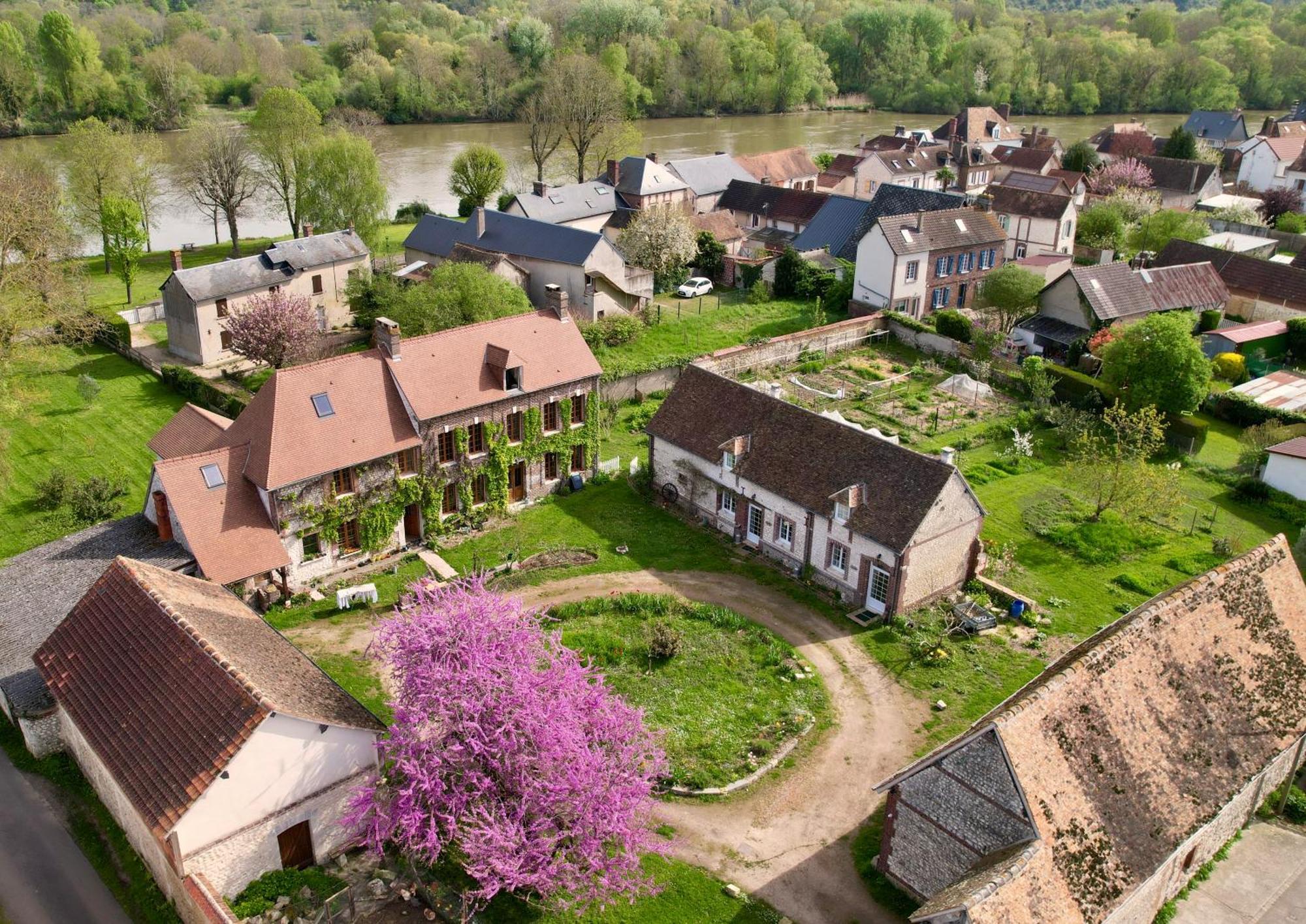 Les Jardins De Felicie Villa Poses Exterior photo